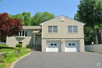 Building Photo - 302 Westwood Rd