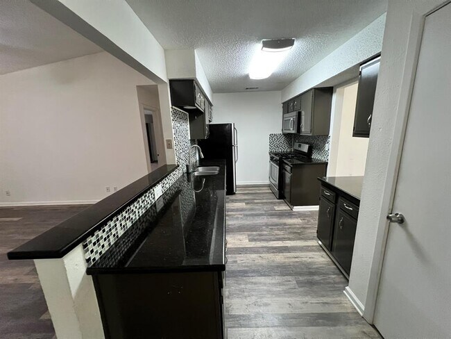 Foto del edificio - 3303 Galesburg Dr