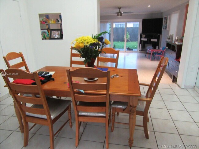 Foto del edificio - 140 NW 190th St