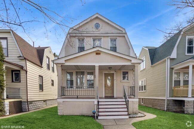 Building Photo - 5929 W Leland Ave