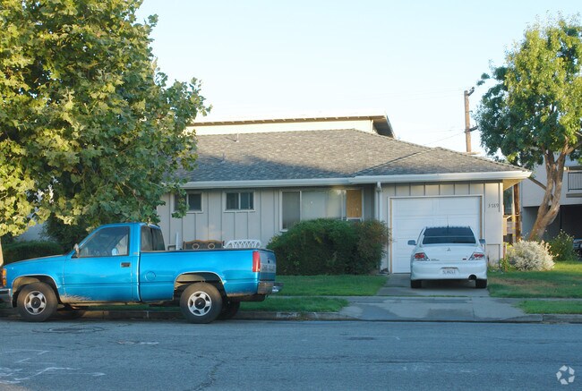 Building Photo - 3789 Starview Dr