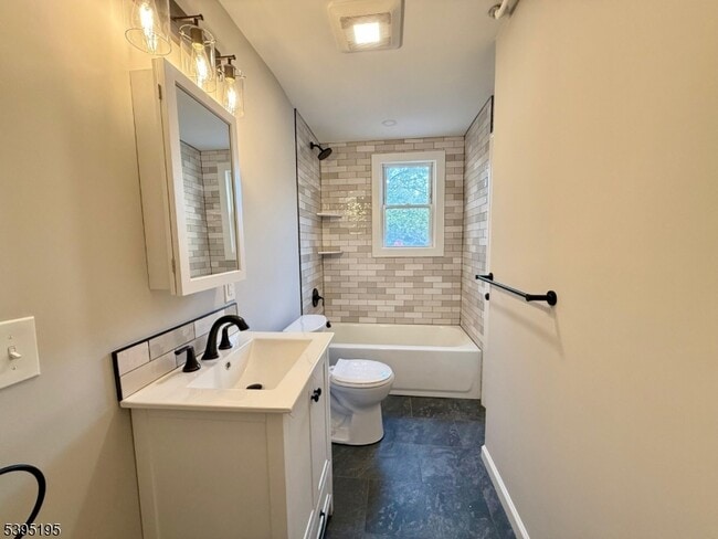 Foto del edificio - 84 Westervelt Pl