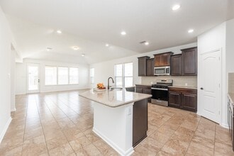 Building Photo - 26306 Julia Manor Dr