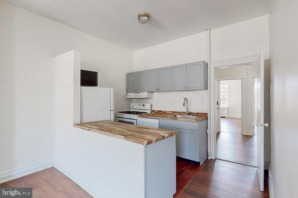 Foto principal - 929 N Calvert St