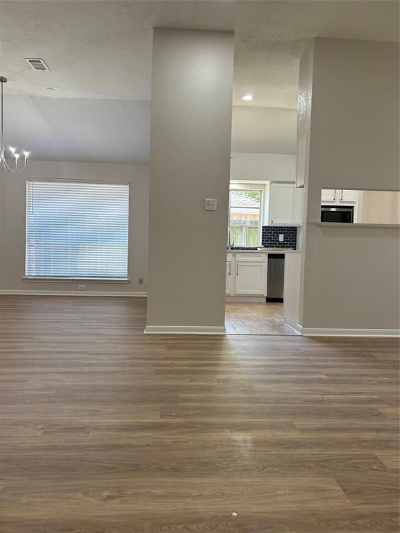 Foto del edificio - 8639 Sunny Ridge Dr