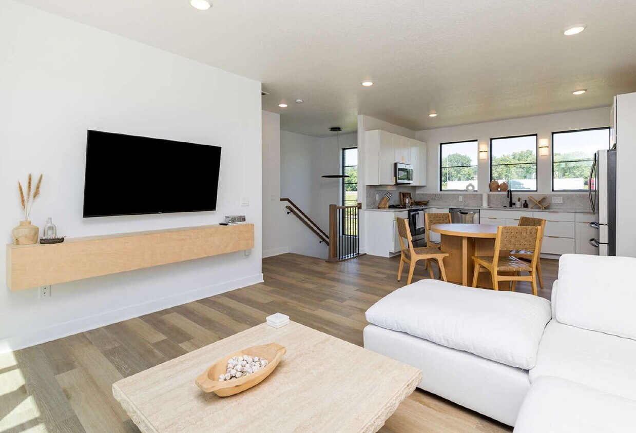 Foto principal - Luxury 2 Bedroom / 2.5 Bathroom Townhome w...