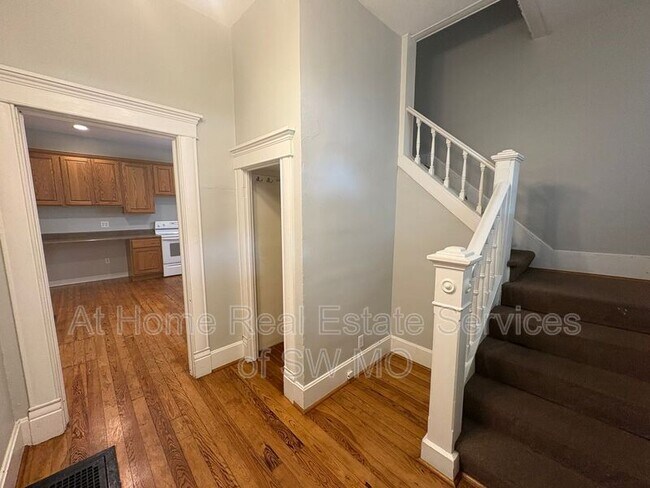 Building Photo - 752 S Main Ave