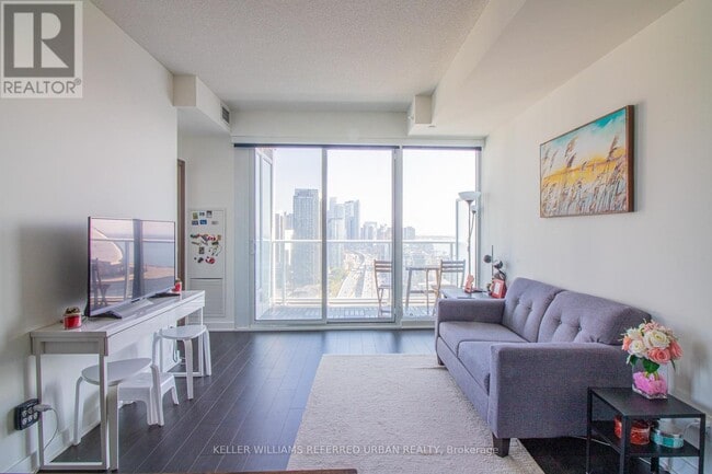 Photo du bâtiment - 17 Bathurst St