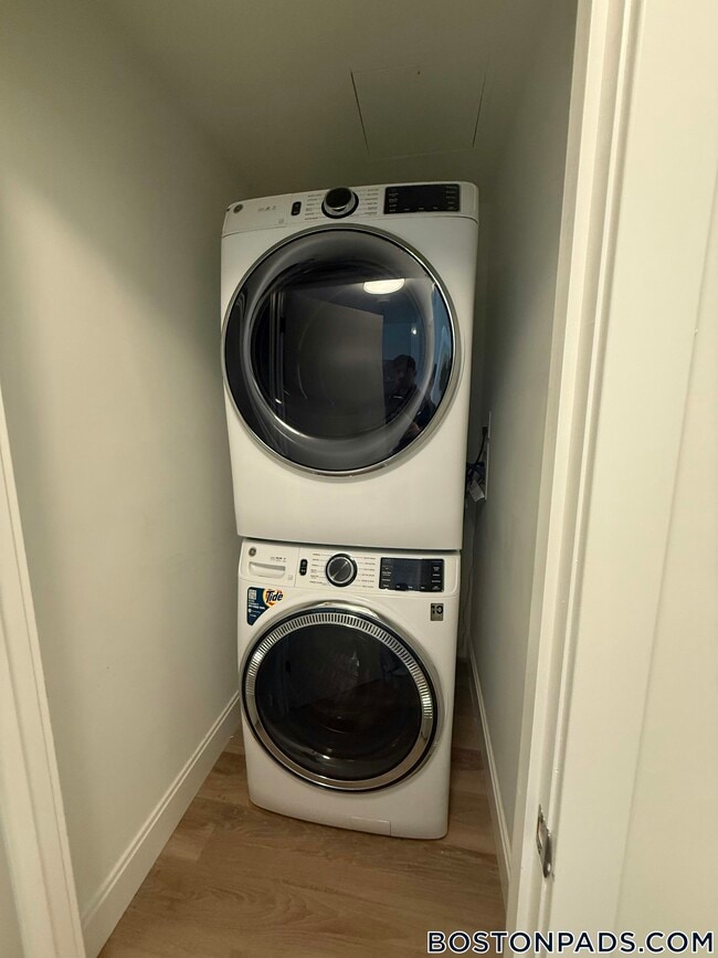 Foto del edificio - 1079 Commonwealth Ave