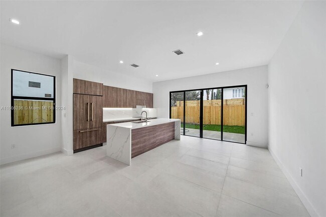 Building Photo - 3235 Percival Ave