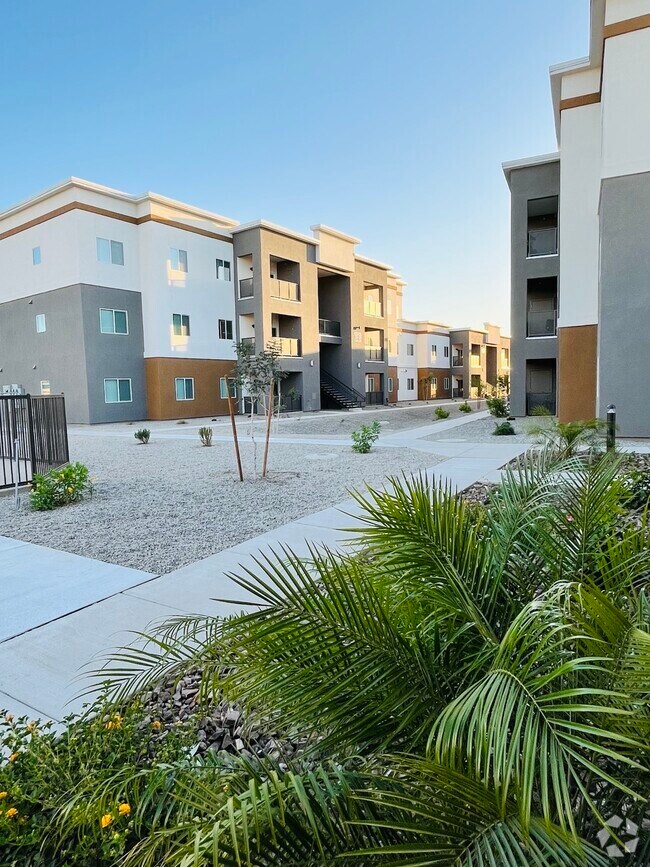 La Jolla de Valle Apartments for Rent with Washer & Dryer Yuma, AZ