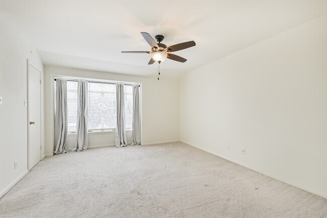 Foto del edificio - 2505 Watertown Mall St