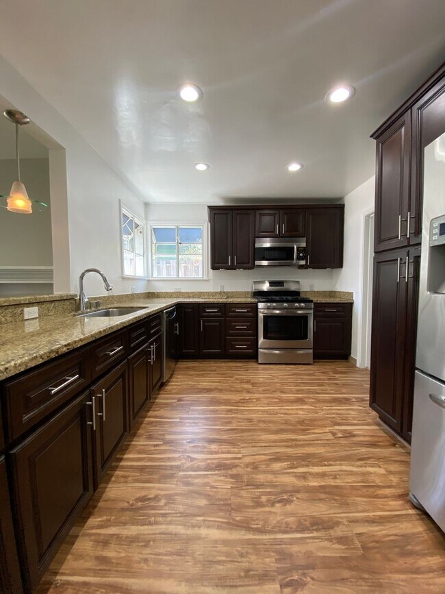 Foto del edificio - 2335 S Garth Ave