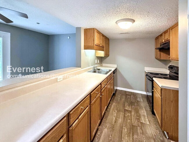 Foto del edificio - 5149 Falling Creek Ln