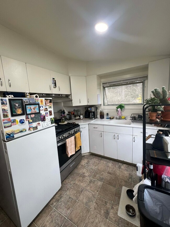 Building Photo - 826 Dryden Rd