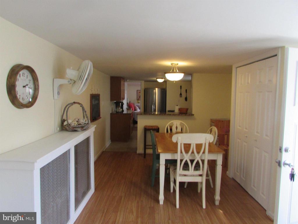 123 N Avolyn Ave, Ventnor City, NJ 08406 Room for Rent in Ventnor