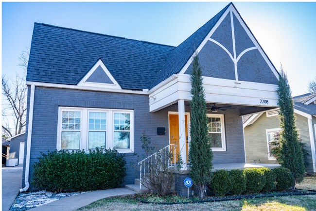 Foto del edificio - 2208 E 13th St