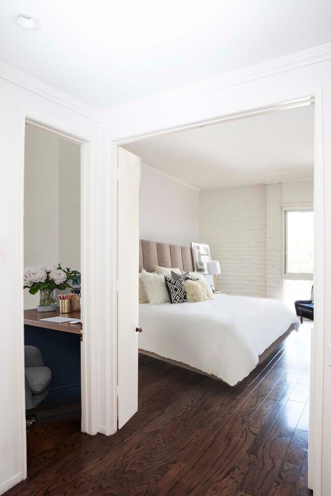 Foto del edificio - 272 S Lasky Dr