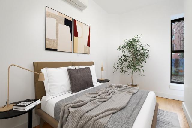 Building Photo - 4 bedroom in NEW YORK NY 10009