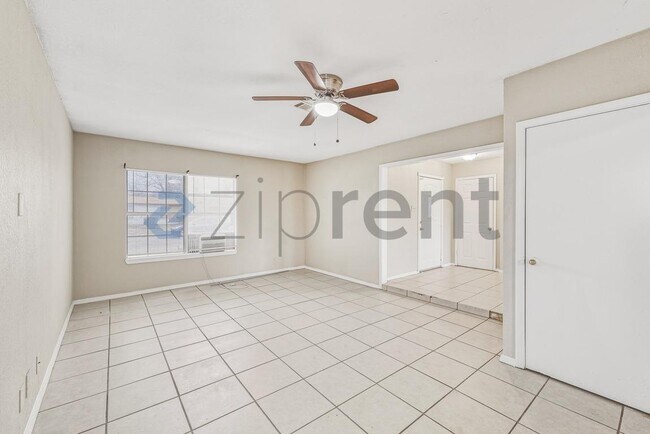 Foto del edificio - 6916 Shady Grove Dr