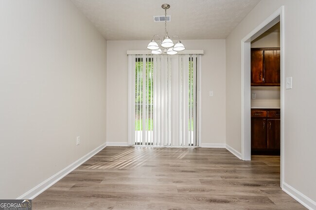 Foto del edificio - 2140 Teri Ln SE