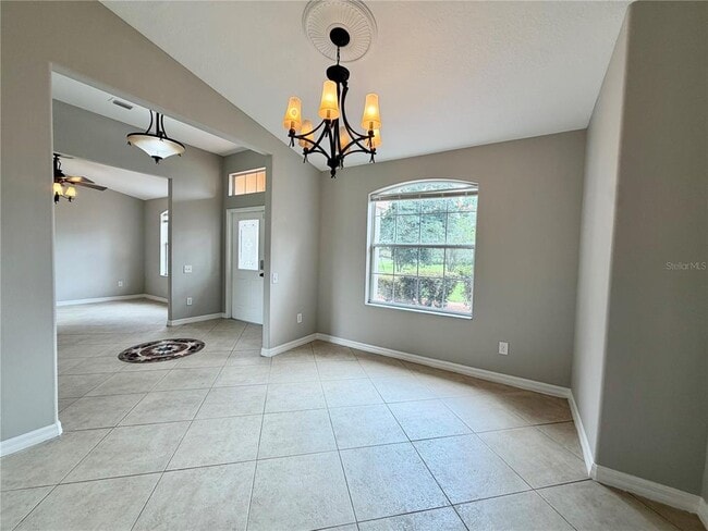 Building Photo - 10146 Bloomfield Hills Dr