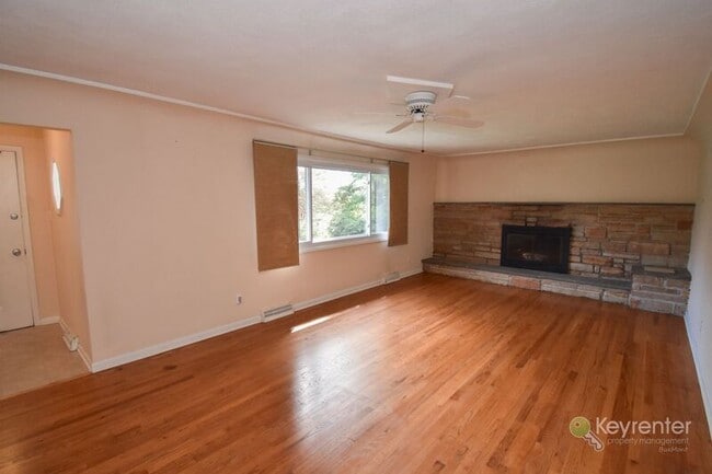 Building Photo - 981 Limekiln Rd