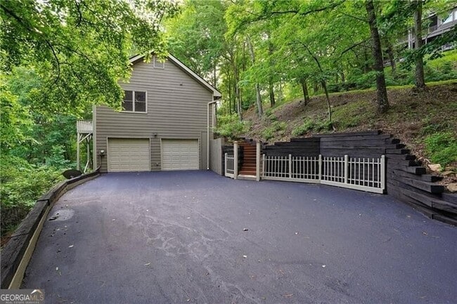 Building Photo - 127 Columbine Dr