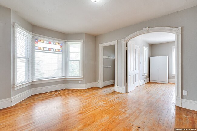 Foto del edificio - 218 E 8th St