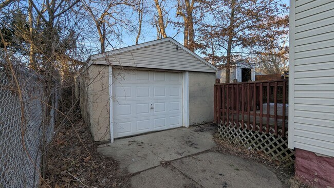 Foto del edificio - Charming 3-bedroom, 1.5-bathrooms home located in the heart of Akron