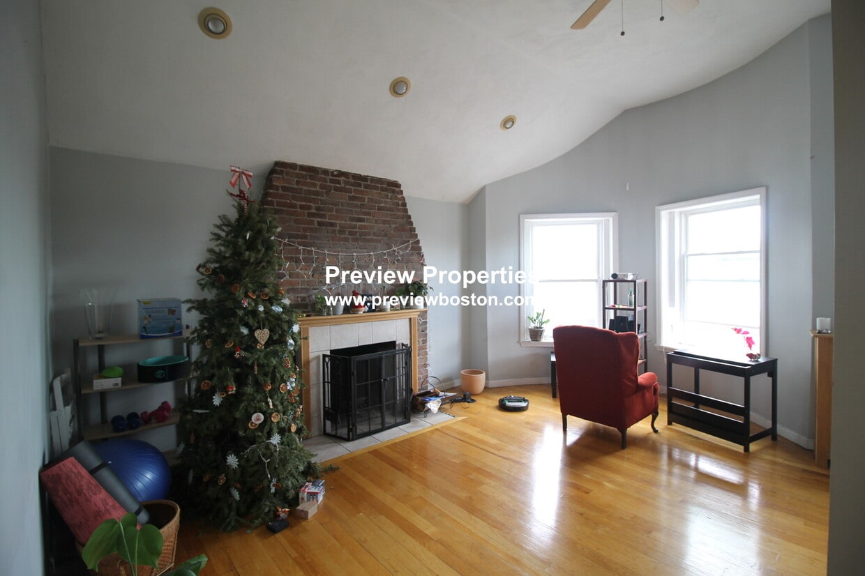 Primary Photo - 154 Harvard St