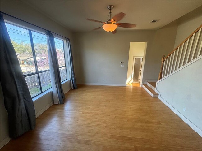 Foto del edificio - 1814 Maple Ave