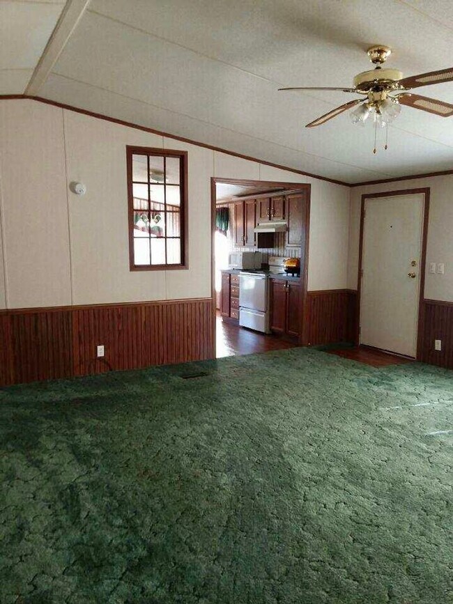 Building Photo - 3 Bedroom/2 Bath  ?  Johnson City, TN