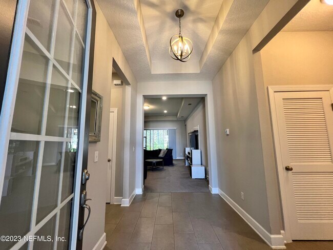 Building Photo - 612 Charter Oaks Blvd