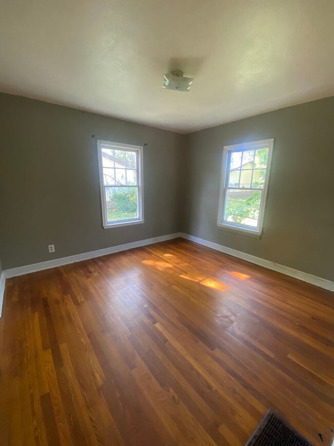 Building Photo - 607 W Freeman St