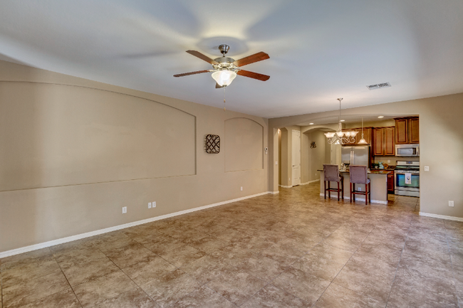 Building Photo - Beautiful! 3 Bed 2 Bath in Verrado w/Commu...