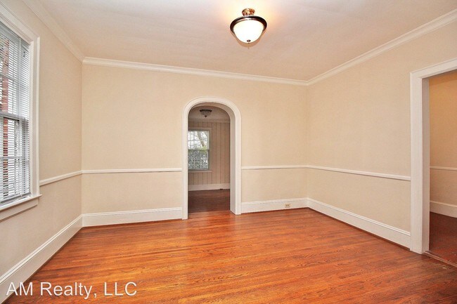 Building Photo - 3 br, 1.5 bath House - 2714 Selwyn Avenue