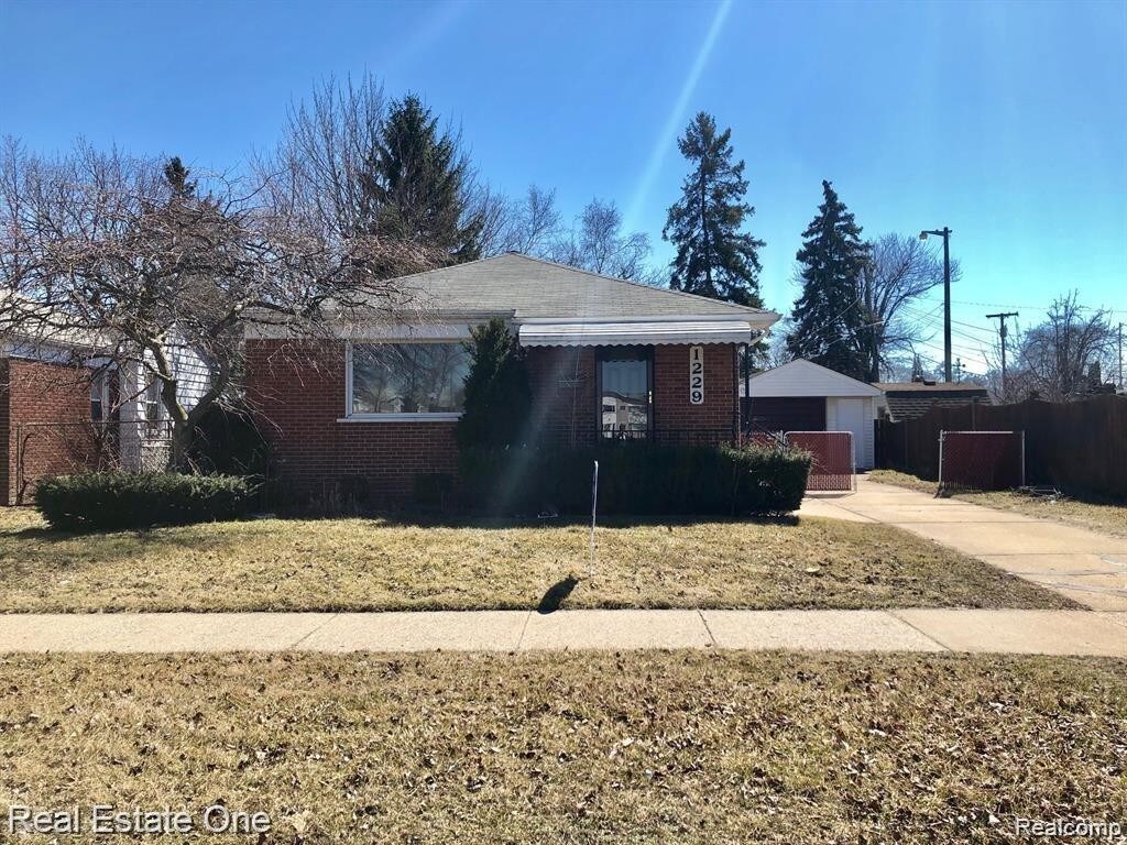 1229 Goddard Rd, Wyandotte, MI 48192 House for Rent in Wyandotte, MI