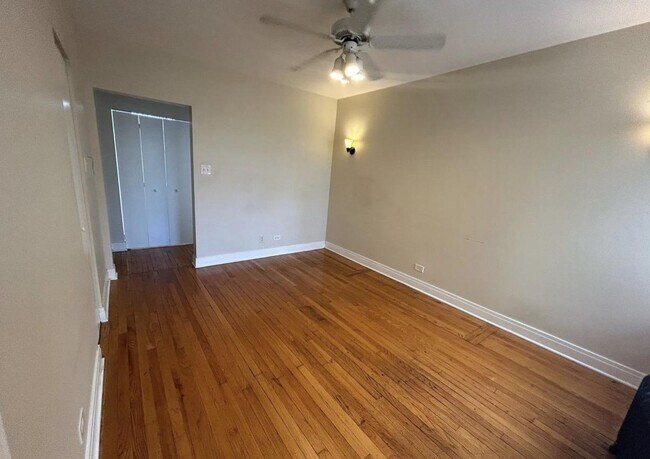 Foto del edificio - 4411 N Kenneth Ave