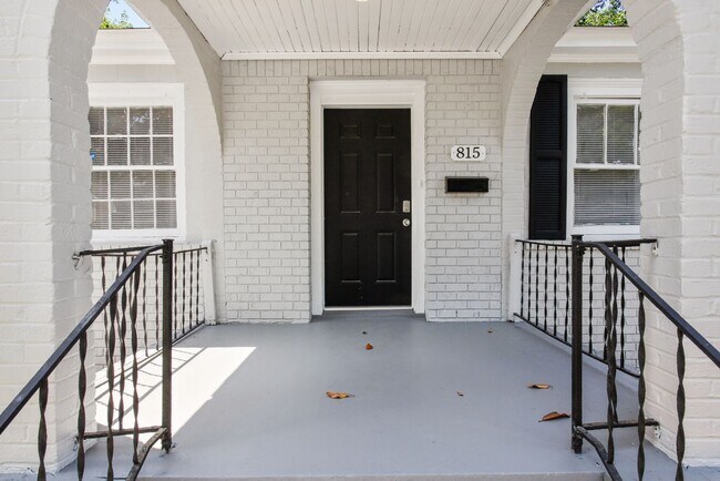 Foto del edificio - Large 2 Bedroom/1 Bath Downtown Home Near Forsyth Park