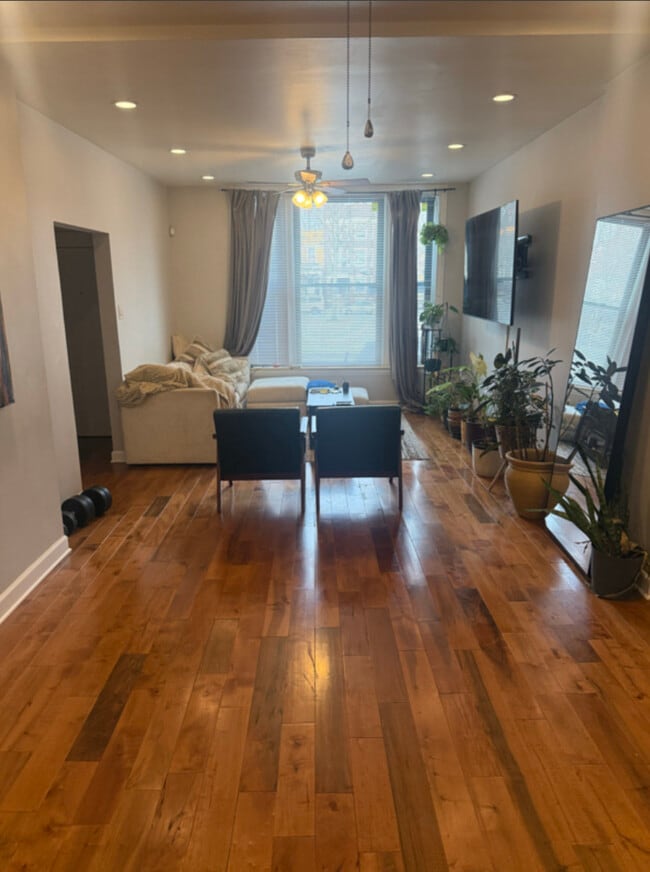 Foto del edificio - 1649 W Garfield Blvd