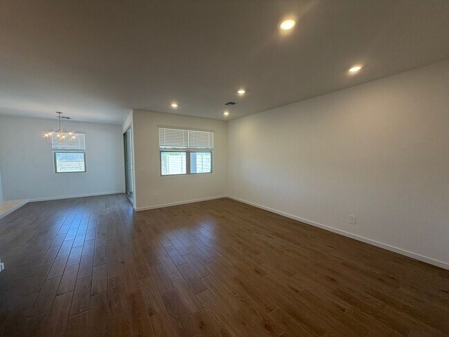 Foto del edificio - 15804 W Cottontail Ln
