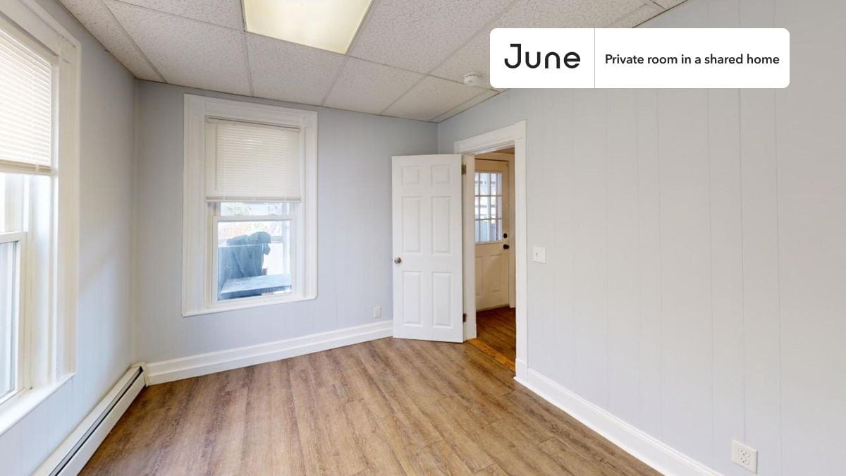Private bedroom in 3 bed/1 bath Home - Private bedroom in 3 bed/1 bath Home