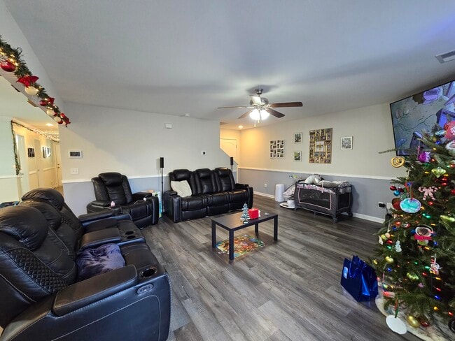 Building Photo - 335 Niblick Dr