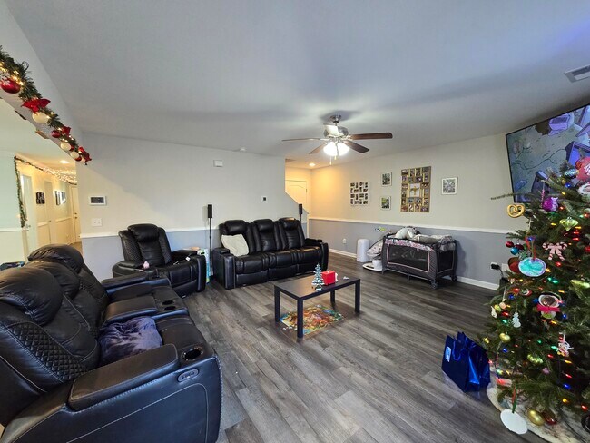 Foto del edificio - 335 Niblick Dr