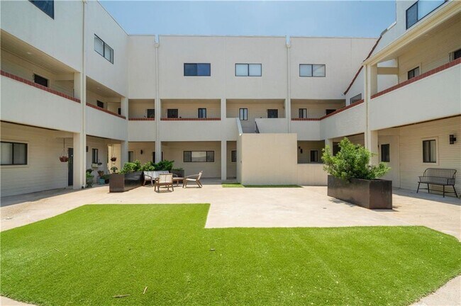 Foto del edificio - 2605 Enfield Rd