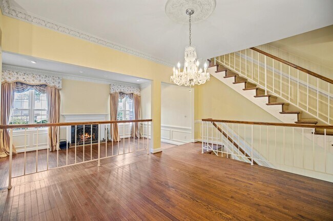 Foto del edificio - 5308 MacArthur Blvd NW