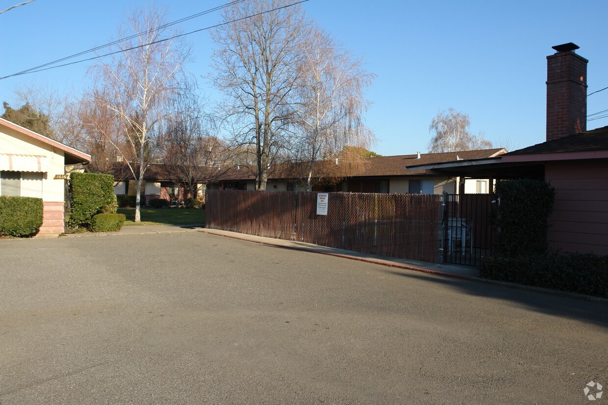 Foto del edificio - 1612 Neal Dow Ave