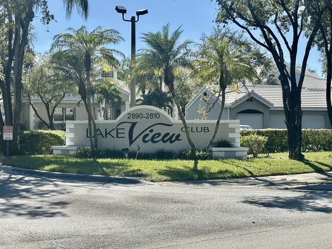 Foto del edificio - 2890 N Oakland Forest Dr