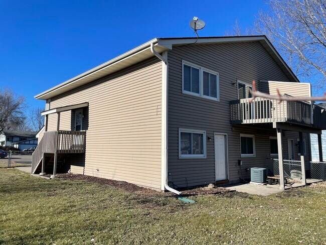 Building Photo - 7956 Beard Ct N